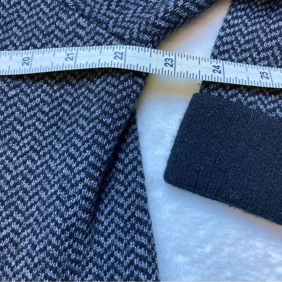 Benedetto B Black and Gray Herringbone Merino wool Blend Cardigan - Picture 9 of 11